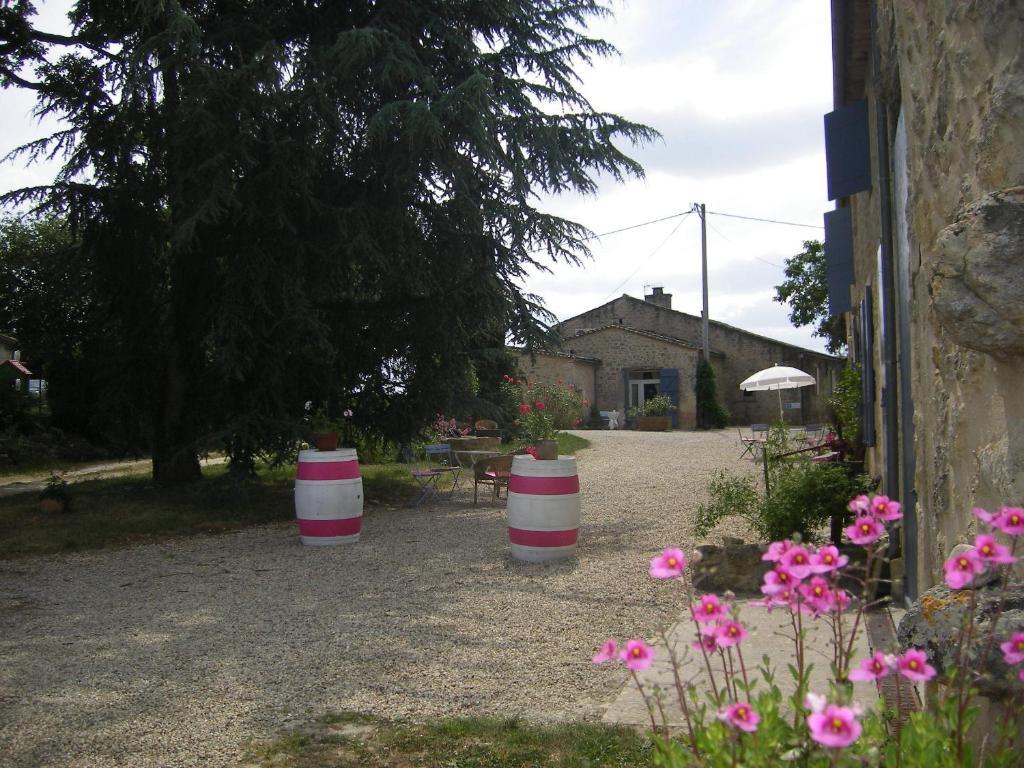 Chateau De Crecy Bed & Breakfast Romagne  Exterior photo