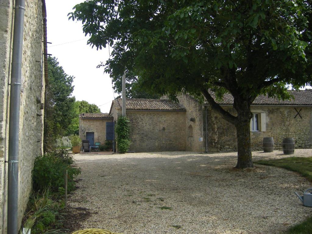 Chateau De Crecy Bed & Breakfast Romagne  Exterior photo